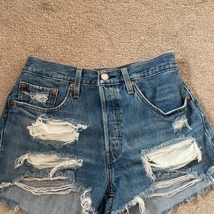 Levi’s 501 high waist shorts. LIKE NEW! W27